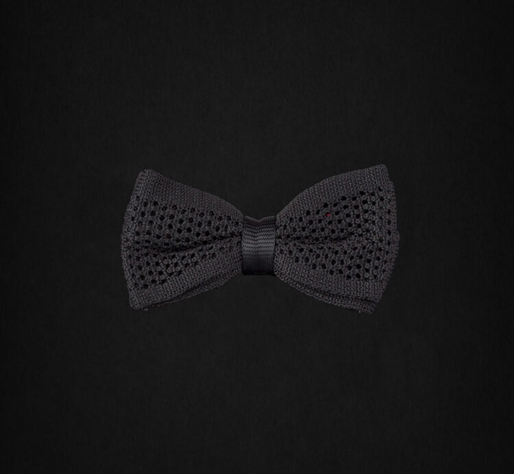 KNITTED BLACK BOWTIE