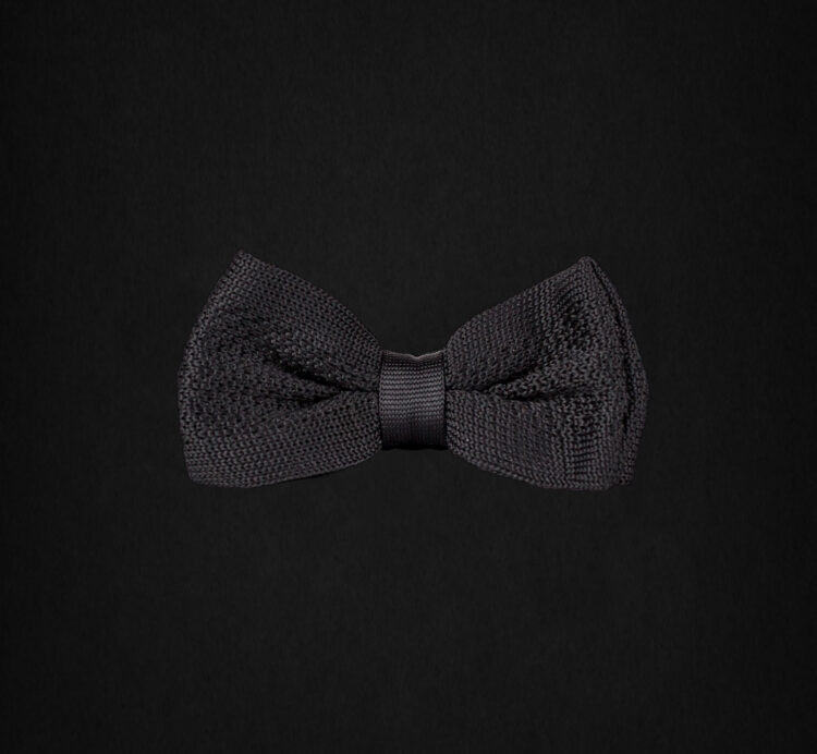 KNITTED BLACK BOWTIE