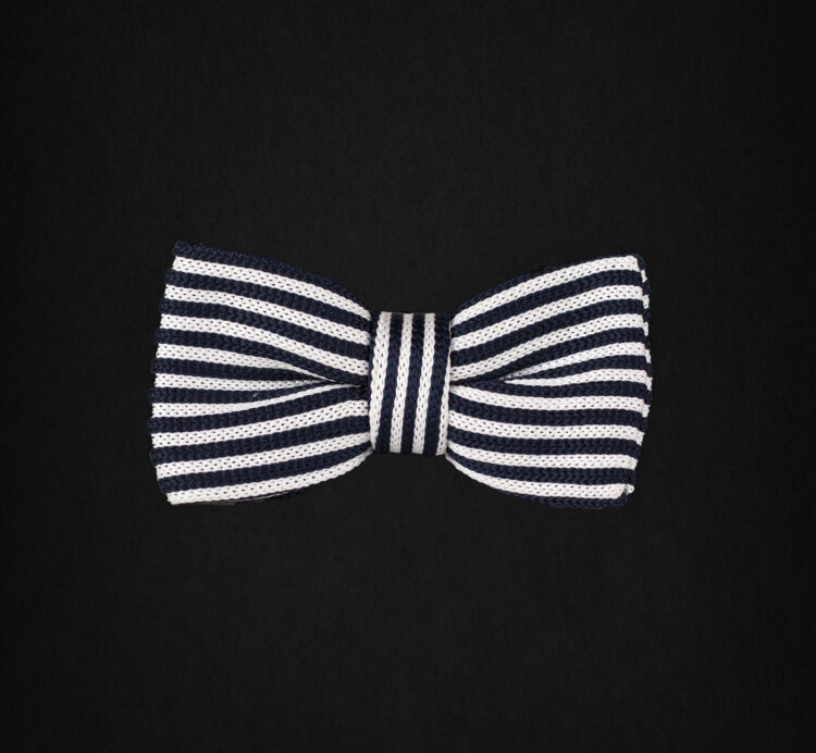 KNITTED WHITE/D.BLUE STRIPED BOWTIE