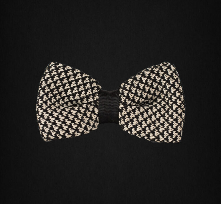 KNITTED BLACK/WHITE BOWTIE