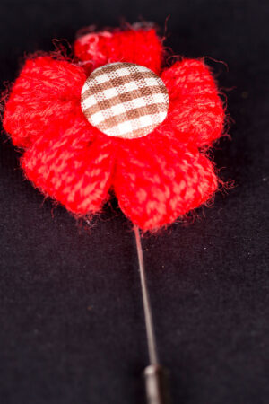 WOOL RED LAPEL FLOWER