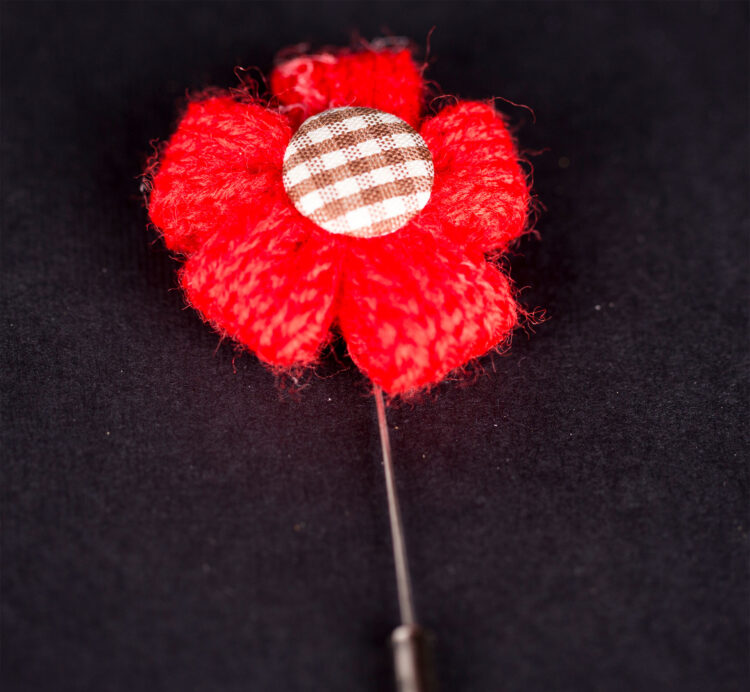 WOOL RED LAPEL FLOWER