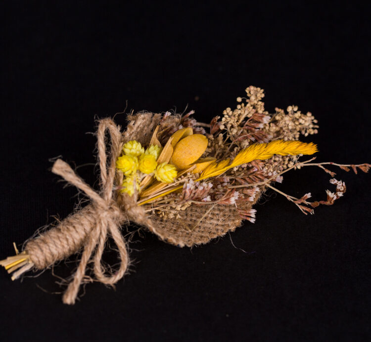 RUSTIC DRIED YELLOW LAPEL FLOWER