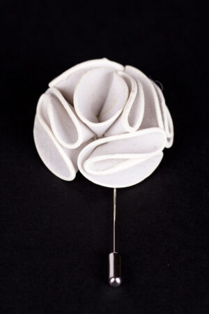 MULTILAYER WHITE LAPEL FLOWER