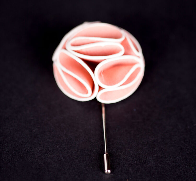 MULTILAYER LIGHT ROSE LAPEL FLOWER