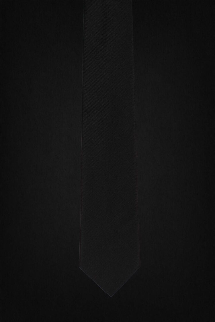 PLAIN BLACK TIE