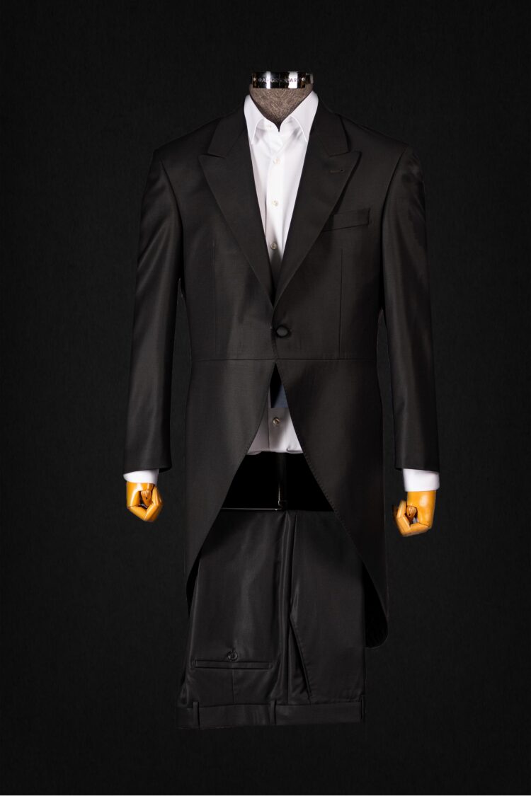 BLACK FRAC TUXEDO SUIT