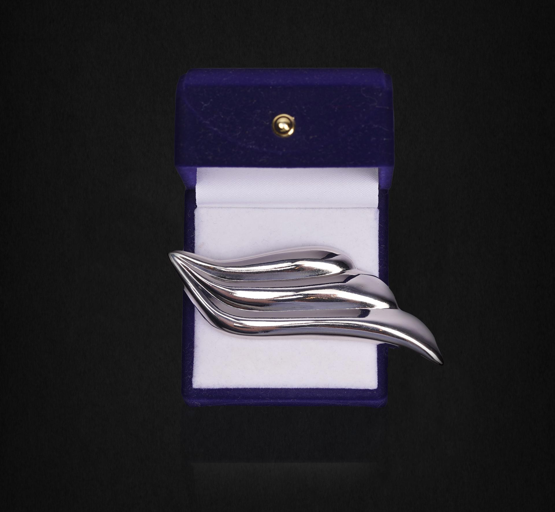 SILVER ANGLE WING LAPEL PIN